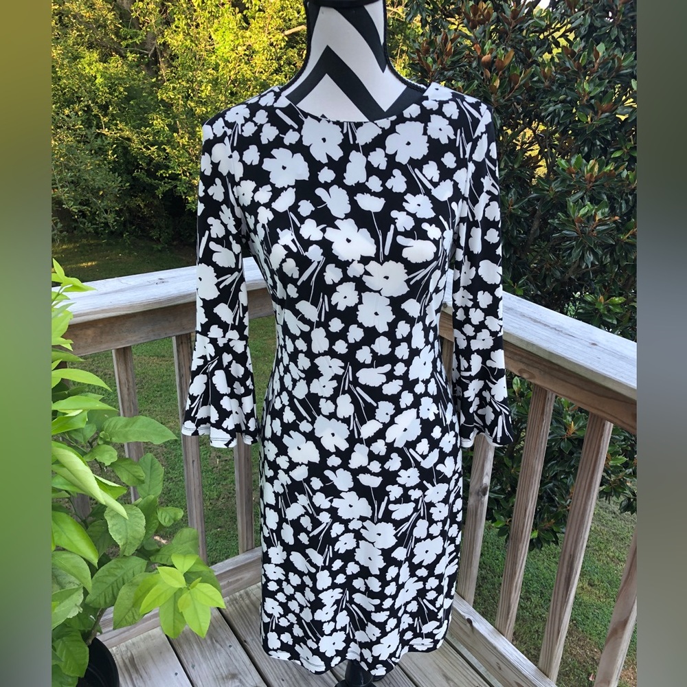 New! TOMMY HILFIGER Black/White Floral Dress Bell Sleeves Sz medium